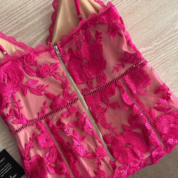 Gorgeous Pink Stunner! - Picture 7 of 7